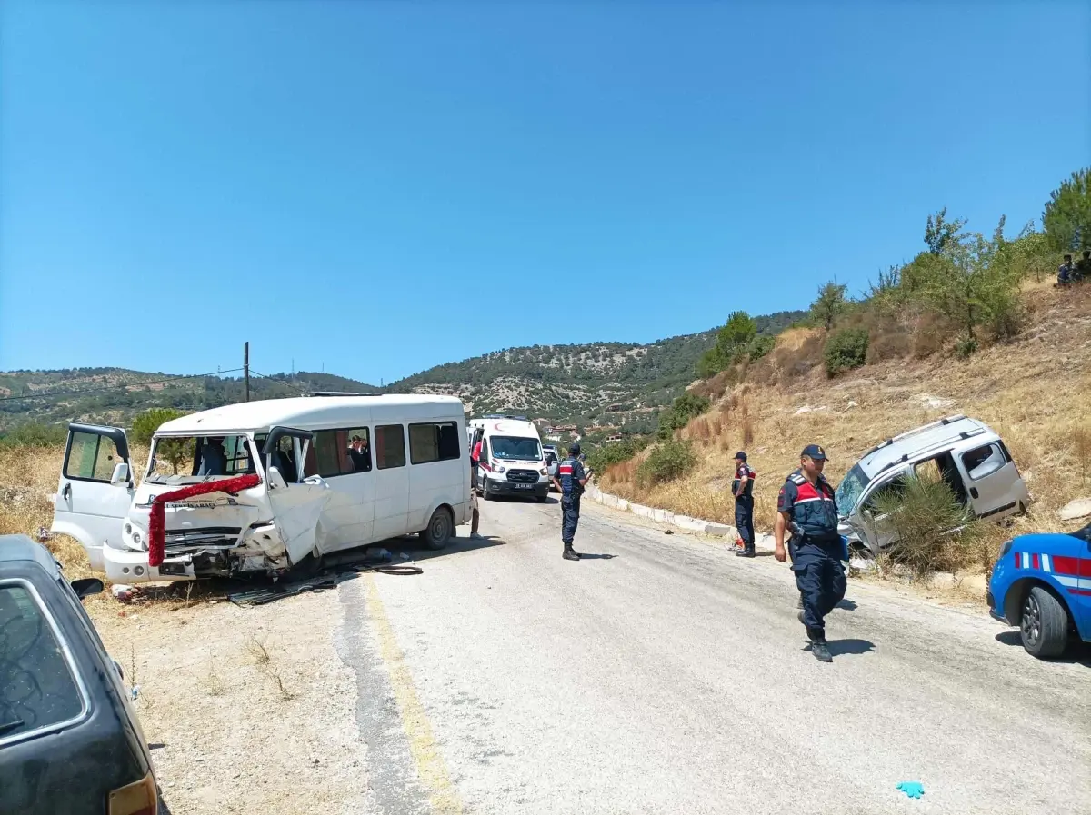 İncir İşçilerini Taşıyan Minibüs Kaza Yaptı