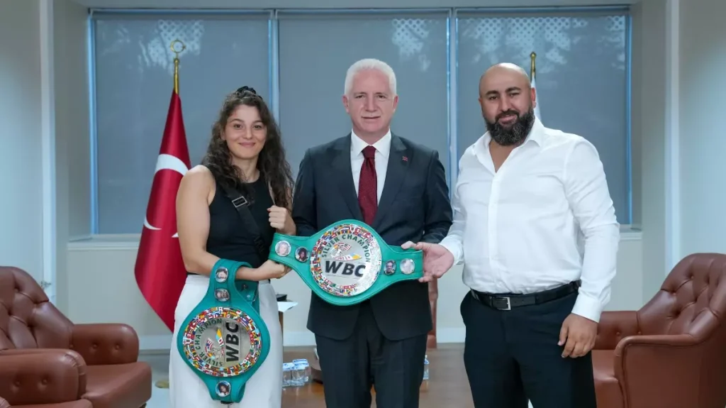 **İstanbul Valisi Davut Gül, Seren Ay Çetin’i Destekledi**