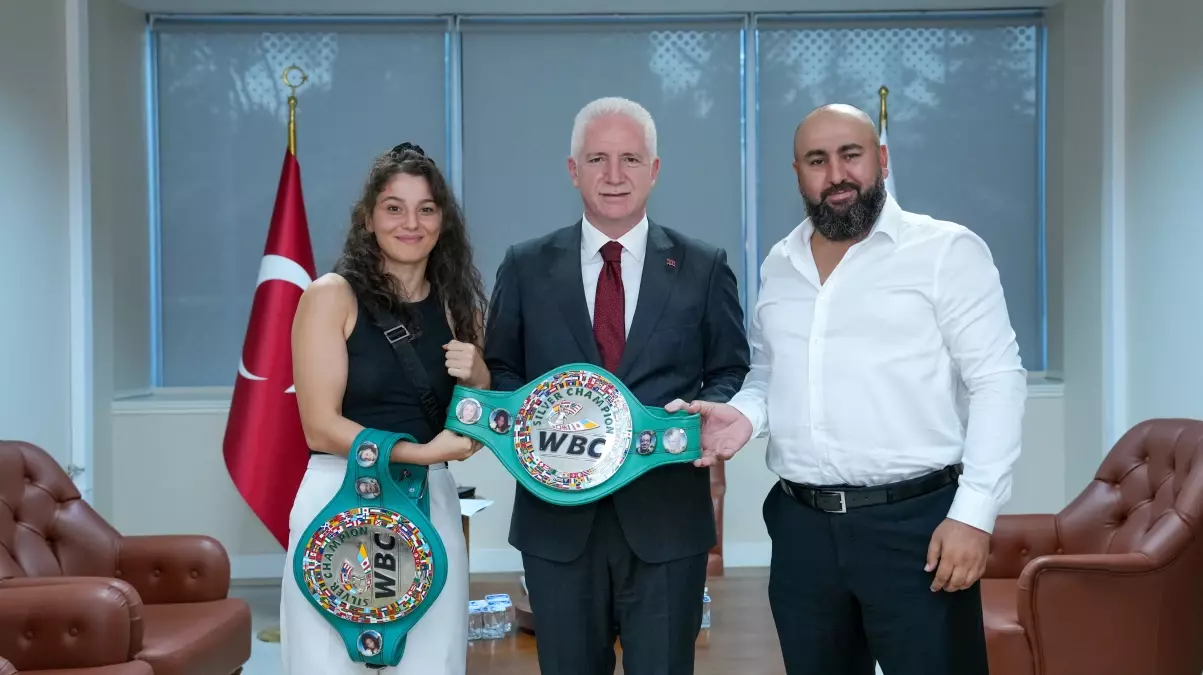 **İstanbul Valisi Davut Gül, Seren Ay Çetin’i Destekledi**