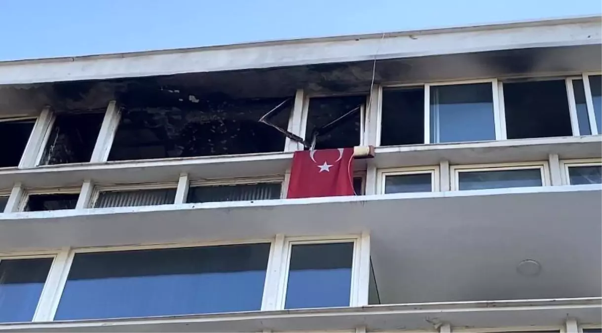 Kadıköy’de Apartman Dairesi Alev Alev Yandı