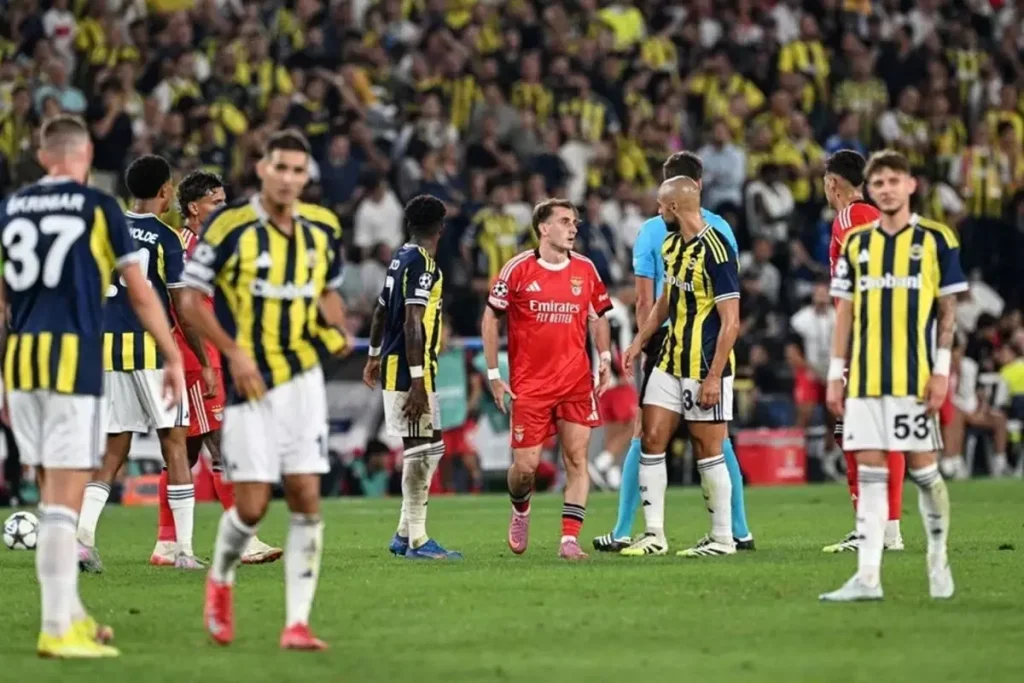 **Fenerbahçe, Benfica Deplasmanında Tarih Yazmaya Çalışacak**