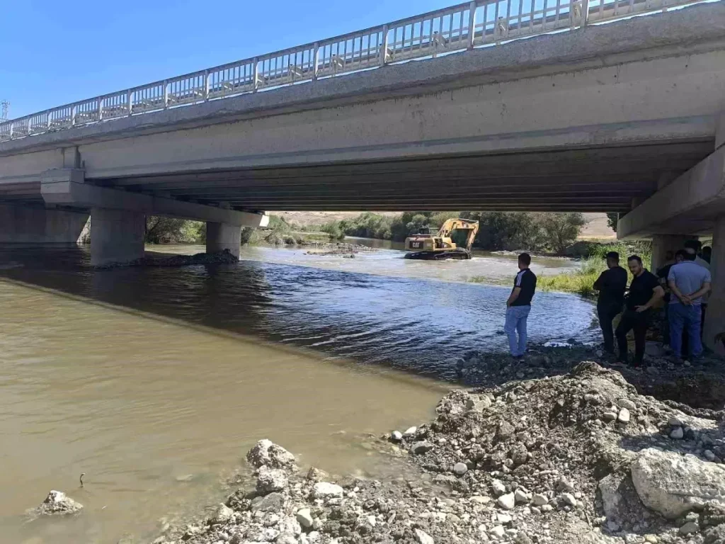 Erzurum’da Trajik Kaza: Kayıp Yolcu İçin Arama Çalışmaları Sürüyor