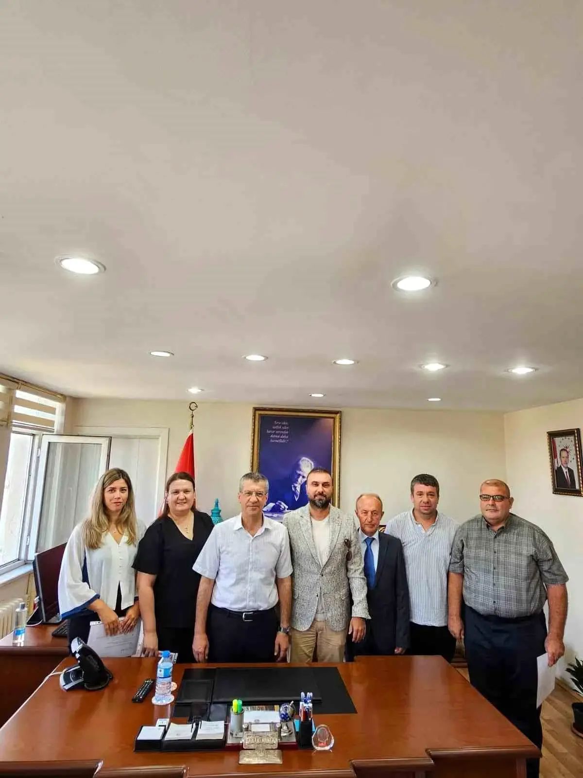 **Kaymakam Orhan’dan Personeline Başarı Belgesi**