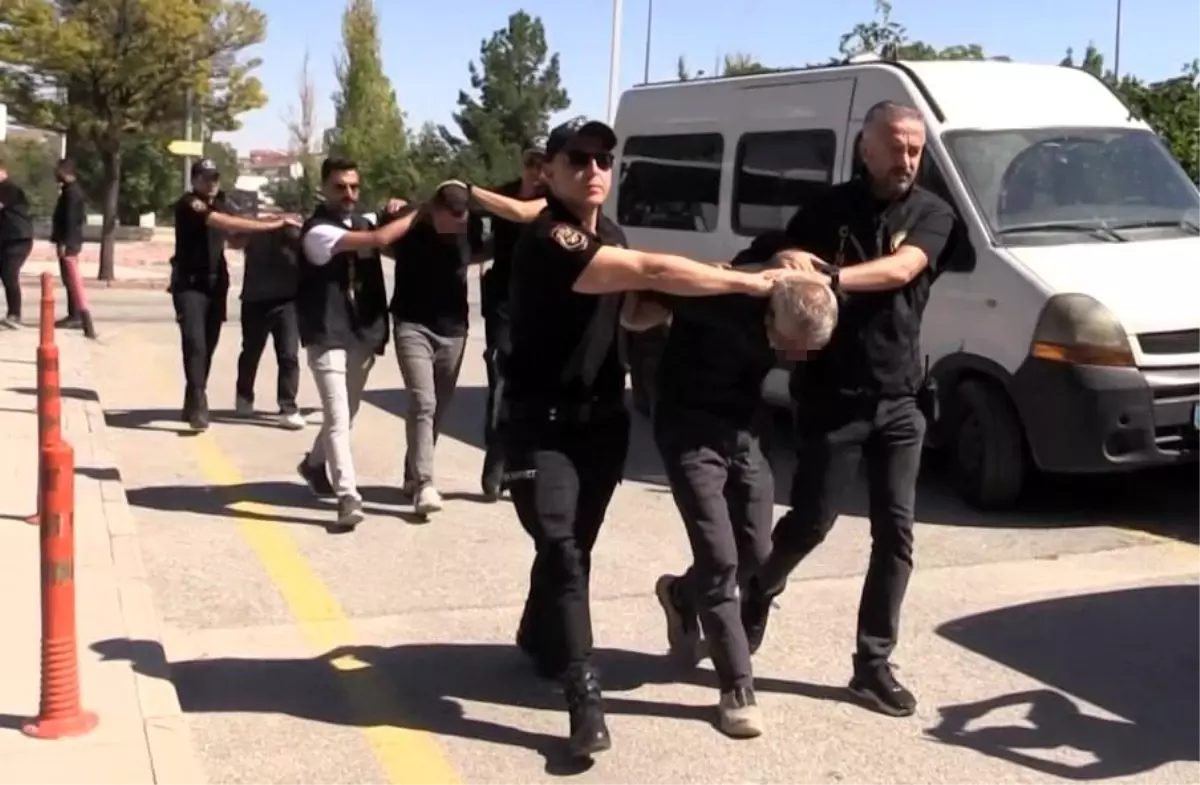 Cinayet Zanlısı Adliyeye Sevk Edildi