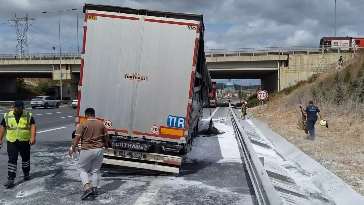 Kuzey Marmara Otoyolu’nda TIR Dorsesinde Yangın