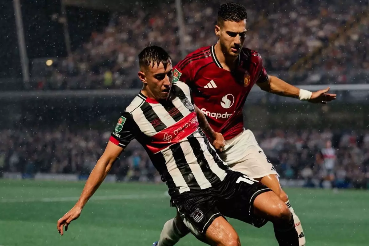 **Manchester United Şok Edici Yenilgiyle Lig Kupası’ndan Elendi**