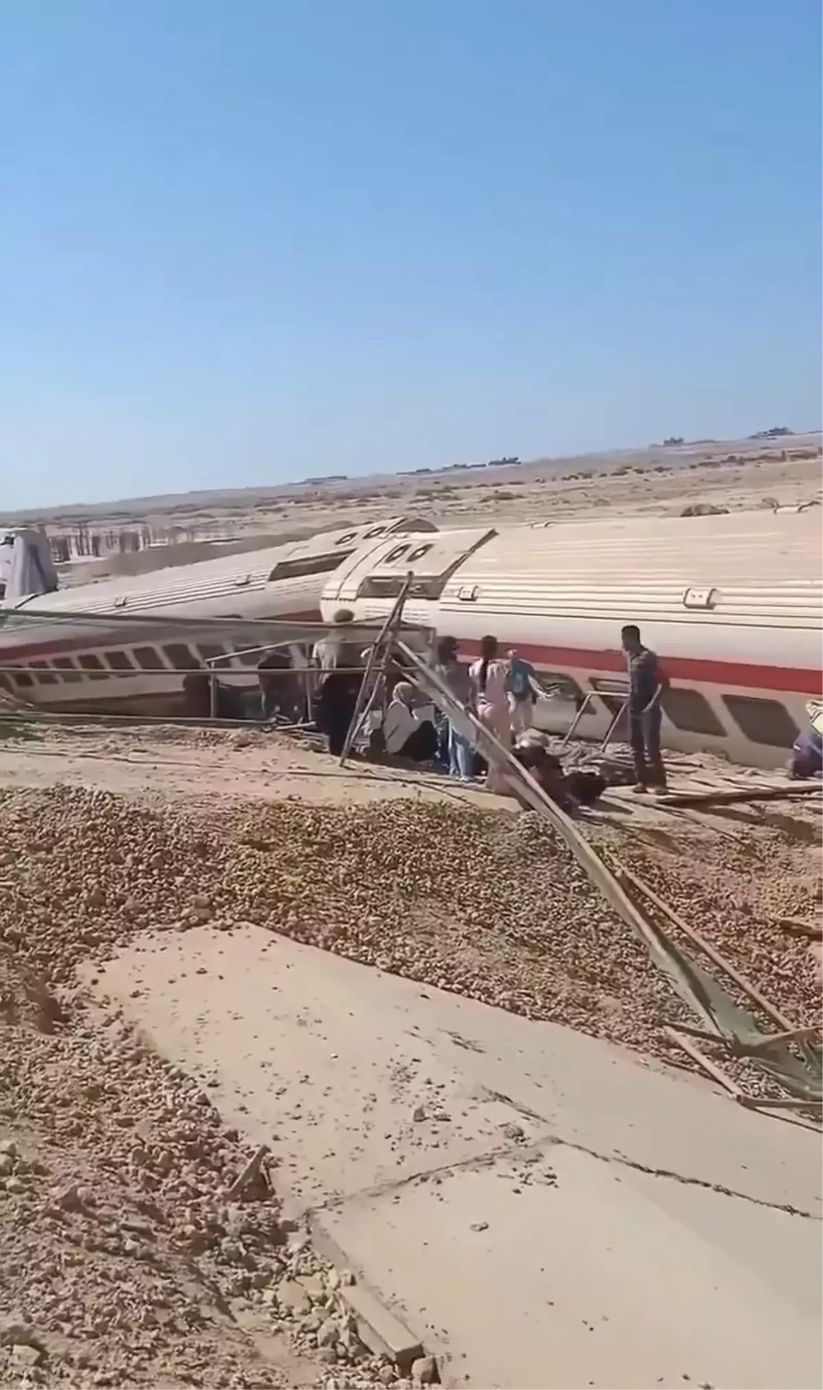 **Mısır’da Tren Kazası: 3 Ölü, 103 Yaralı**