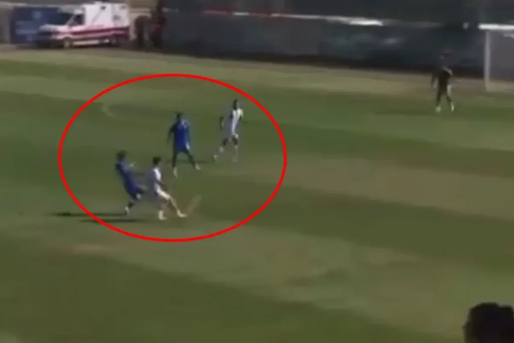 **Futbolcunun Kendi Kalesine Attığı Gol Maça Damga Vurdu**