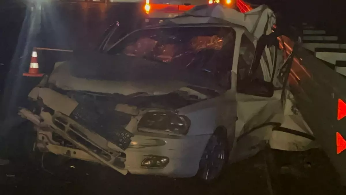 Aile Trajedi: Otoyolda TIR Kazasında 3 Kişi Öldü