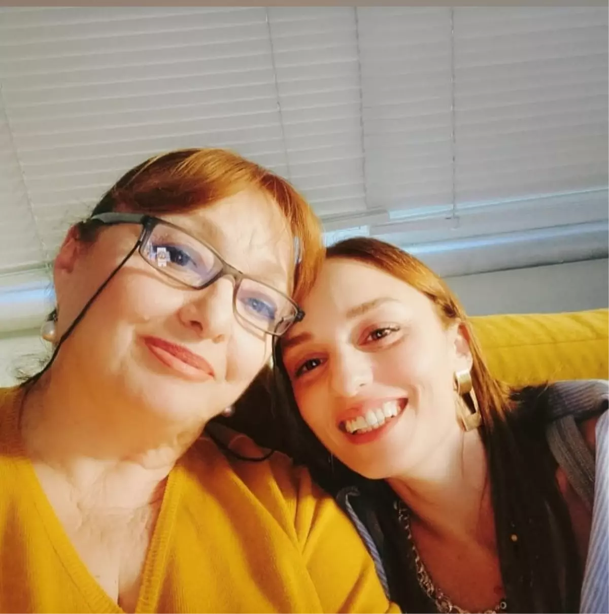 Ünlü Oyuncu Nilperi Şahinkaya Annesini Kaybetti