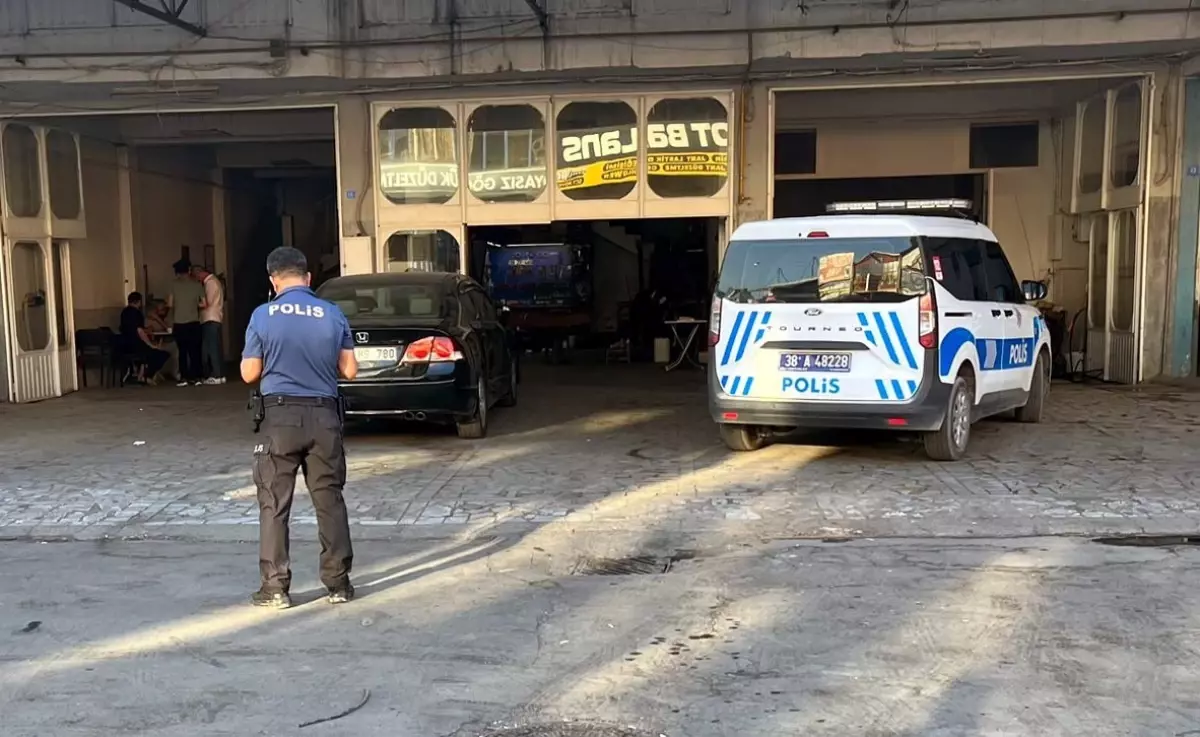 Oto Tamircisinde Kaza: Çırak Tabancayla Yaralandı