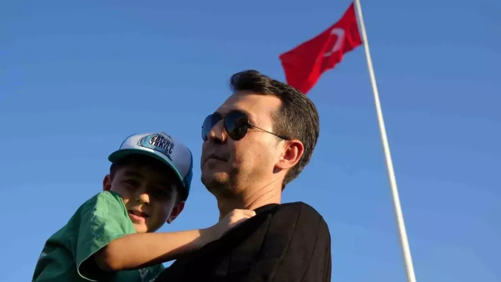 **SOLOTÜRK Anıtkabir Üzerinde Akrobasi Gösterisi Gerçekleştirdi**