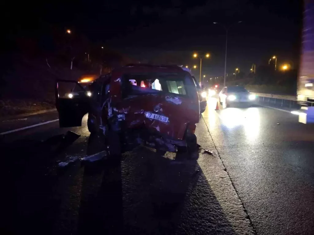 Minibüs Çarpışması: 9 Kişi Yaralandı