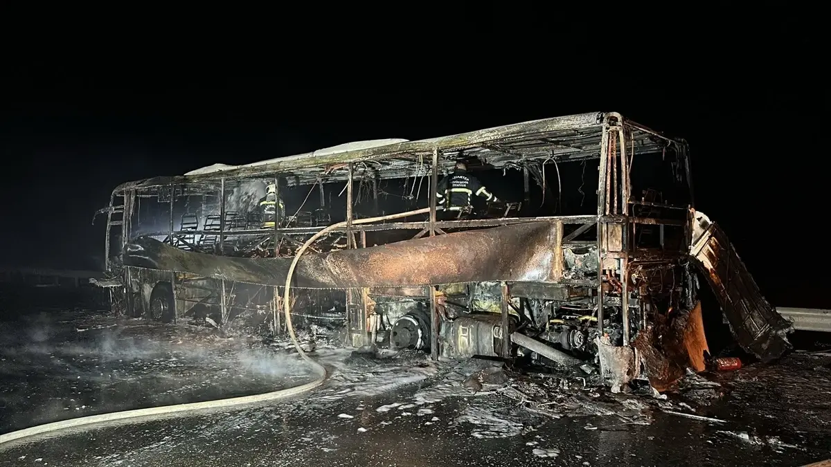 “Otoyol Korkulu Rüyası: TAG Otoyolunda Otobüs Yangını”