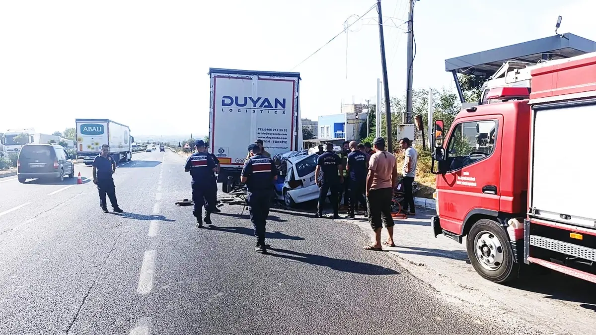 TIR’a Çarpan Otomobildeki 2 Kardeş Öldü, Kuzeni Ağır Yaralandı