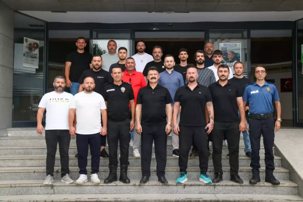 **Trabzon Emniyeti Taraftar Gruplarıyla Güvenlik Toplantısı Düzenledi**