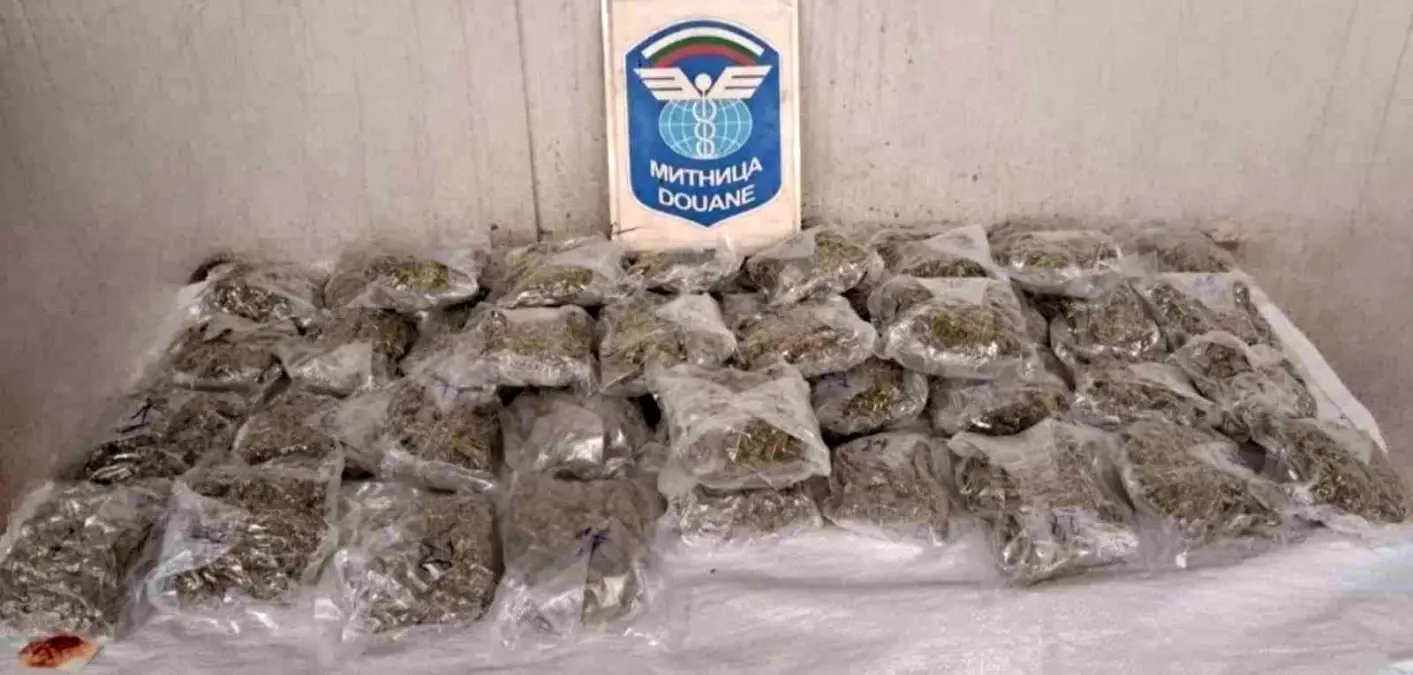 **Tüp Gaza Saklanan Esrar Ele Geçirildi**