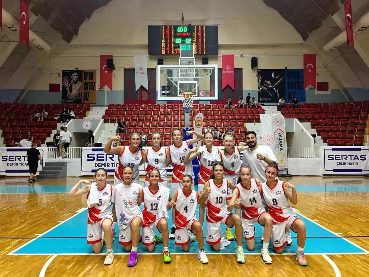 **Düzce Kız Basketbol Takımı Türkiye Üçüncüsü Oldu**