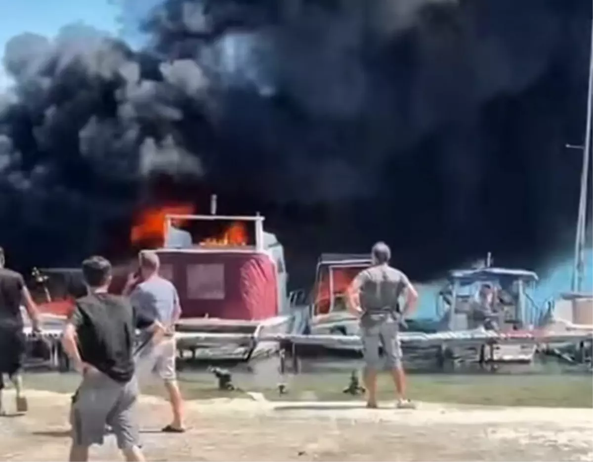 İzmir Urla’da Teknelerden Büyük Yangın