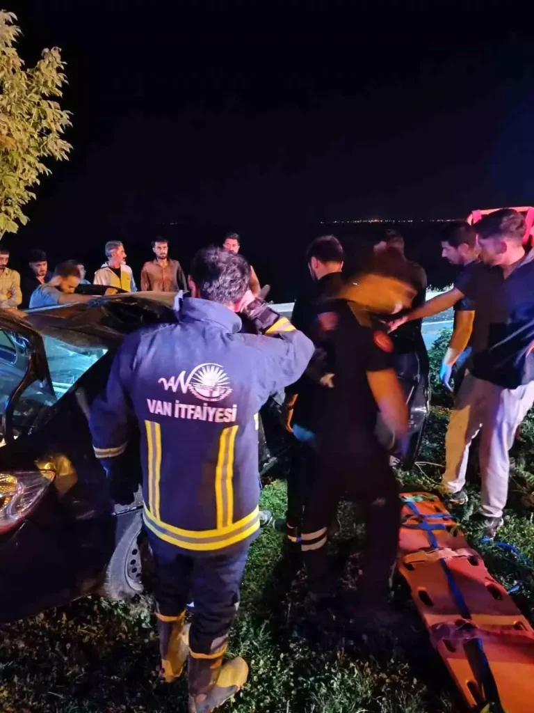Van Edremit’te Otomobil Kazası: 1 Kişi Yaralandı