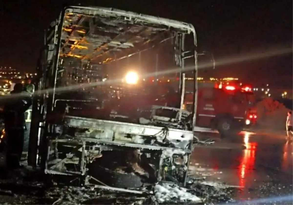 Otobüs Seyir Halinde Alev Topuna Döndü