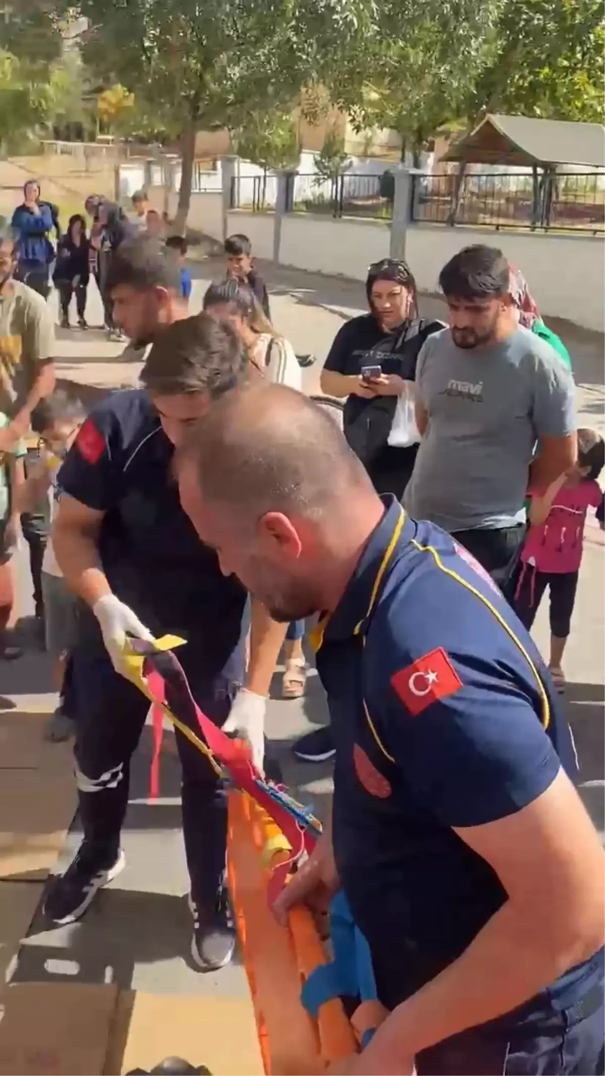 Çocuklara Araç Çarptı: 1 Çocuk Hayati Tehlikede