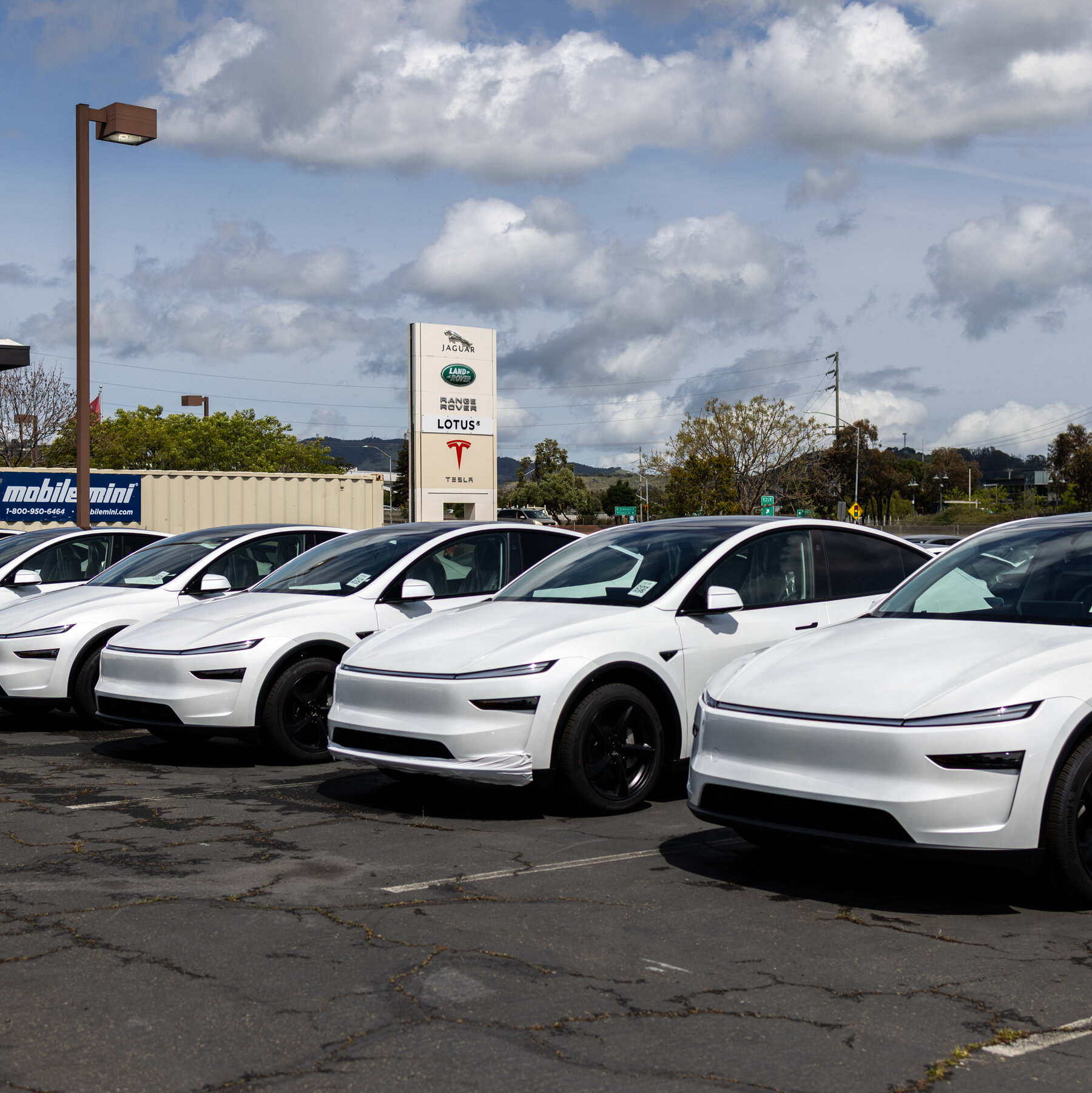 Electric Vehicles Face a ‘Pretty Dreadful Year’ in the U.S.