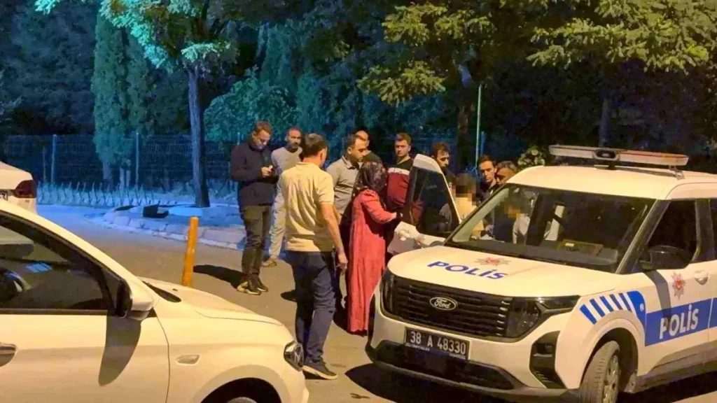 12 Yaşındaki Çocuk Üvey Babasını Bıçaklayarak Öldürdü