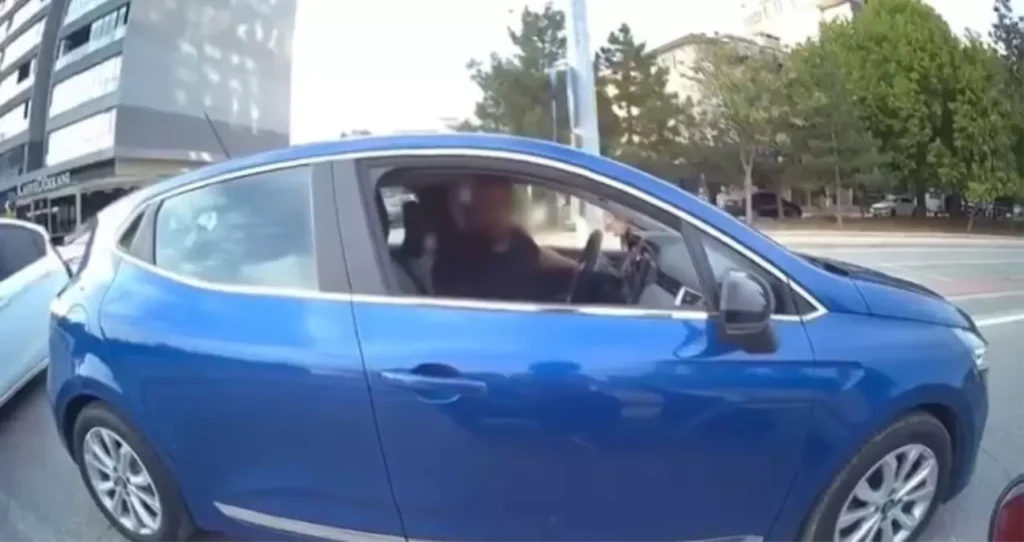 Trafik Kavgası Kask Kamerasında: Sürücüler Arası Tartışma
