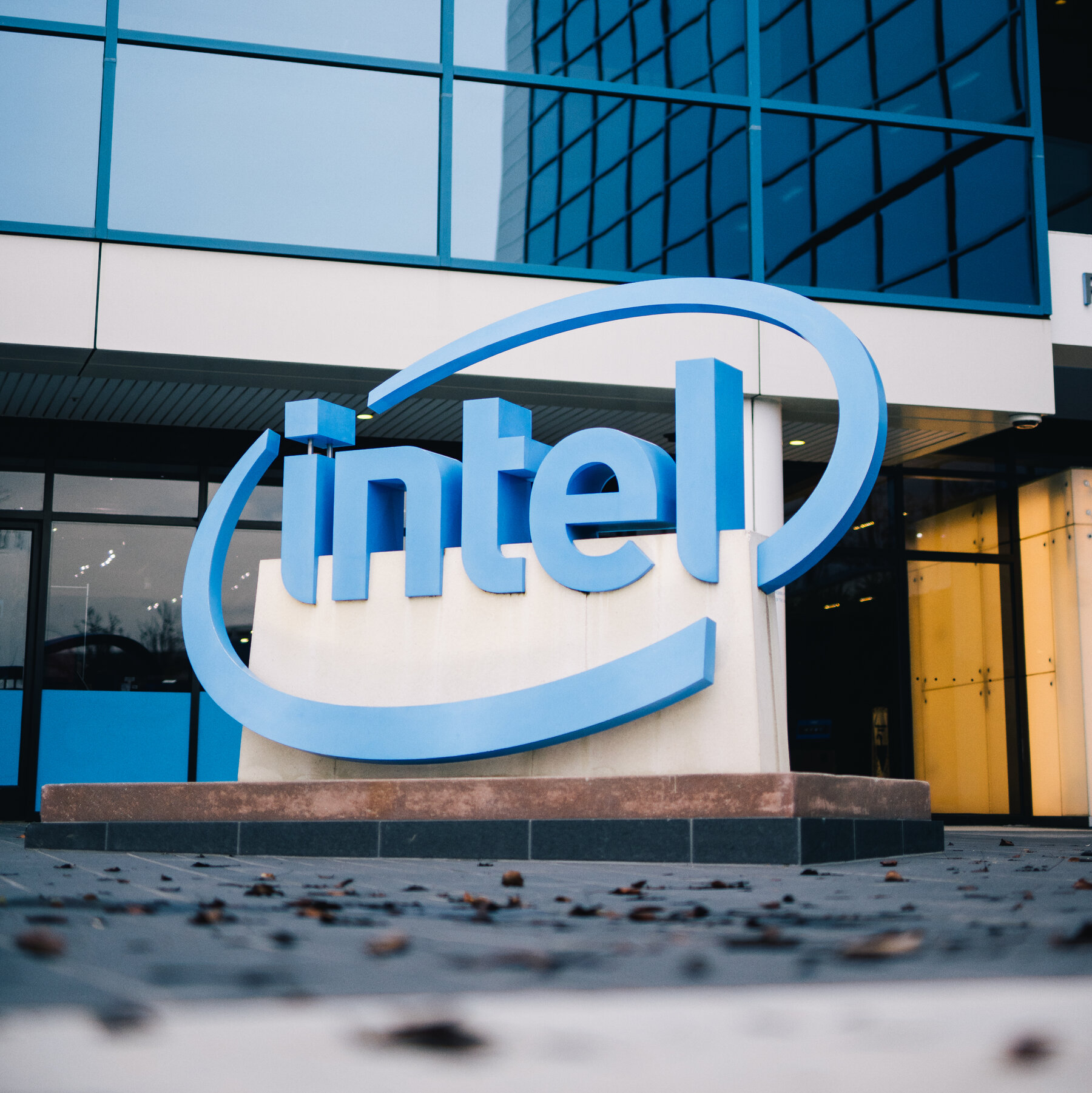 Intel in Talks with Apple for Potential Investment