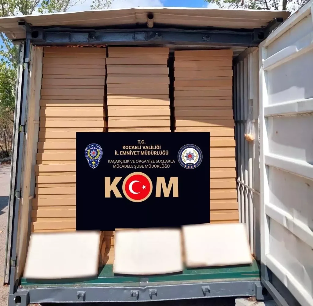 Kocaeli’de Uyuşturucu ve Kaçak Sigara Operasyonu