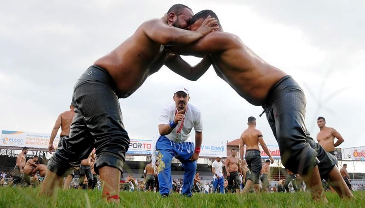 Asırlık gelenek: 673. Tarihi Elmalı Yağlı Güreşleri Antalya’da devam ediyor