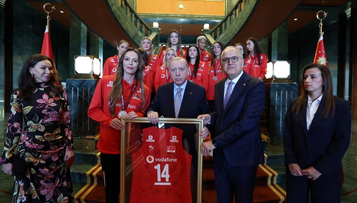 Cumhurbaşkanı Erdoğan, A Milli Kadın Voleybol Takımı’nı kabul etti