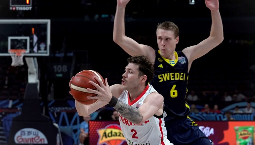 Gençlik ve Spor Bakanı Osman Aşkın Bak’tan A Milli Erkek Basketbol Takımı’na tebrik