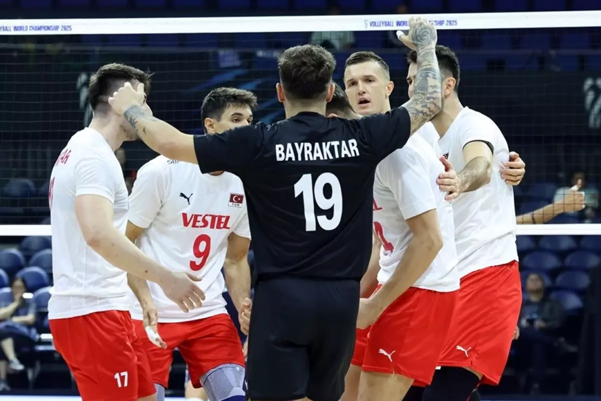 Milli Voleybolcular Tarihi Maça Hazır