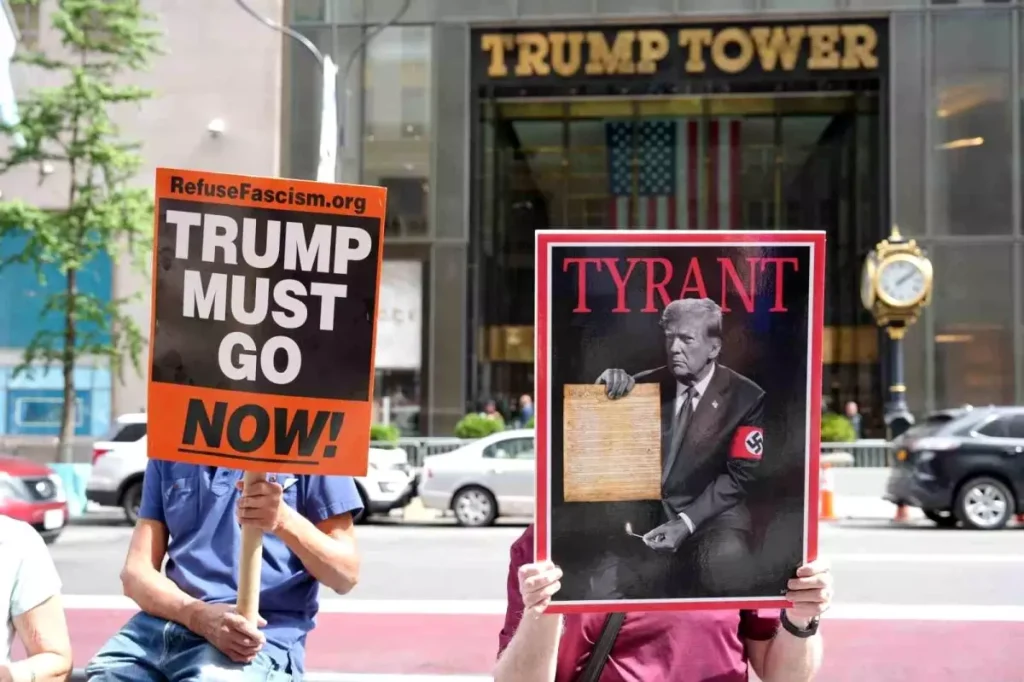 İşçi Bayramı’nda Trump’a İstifa Çağrısı