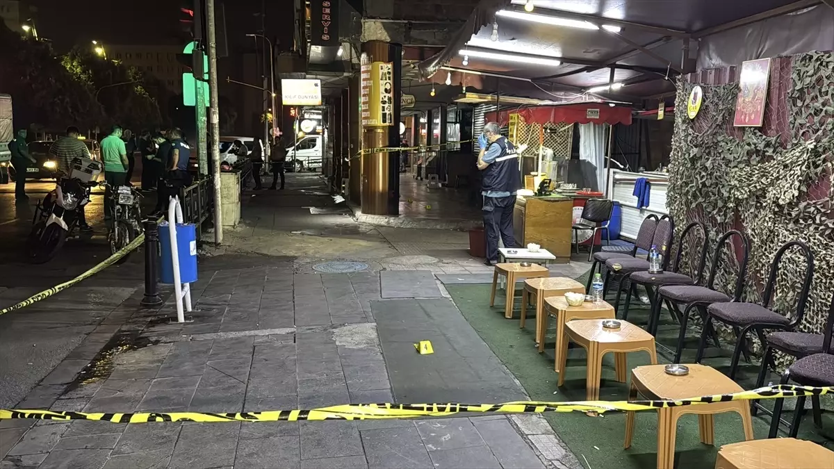 Adana’da Çay Ocağına Silahlı Saldırı: 2 Yaralı