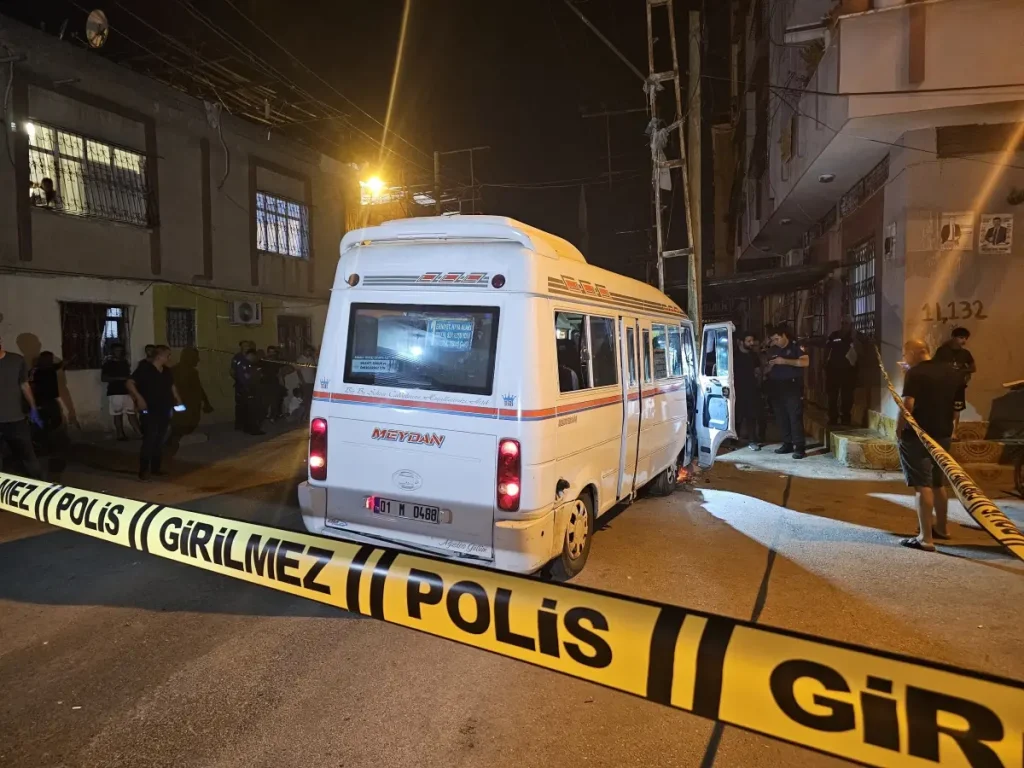 Adana’da Dolmuş Şoförüne Silahlı Saldırı: 2 Kişi Yakalandı