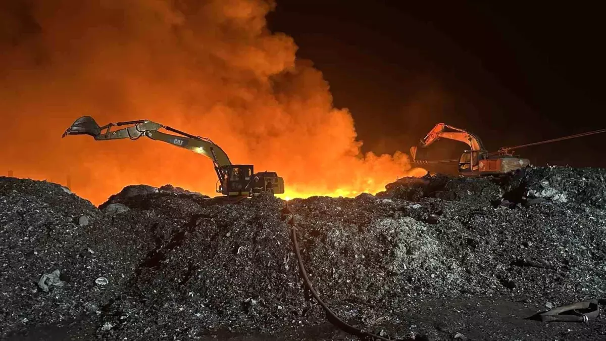 Adana’da Geri Dönüşüm Fabrikasında Büyük Yangın