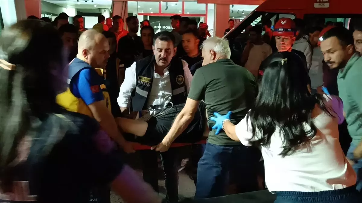 Kontrol Kaybı: Otomobil Mobilya Mağazasına Girdi