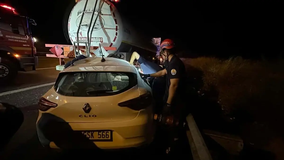 Adana’da Otomobil Tankere Çarptı: 2 Kişi Yaralandı