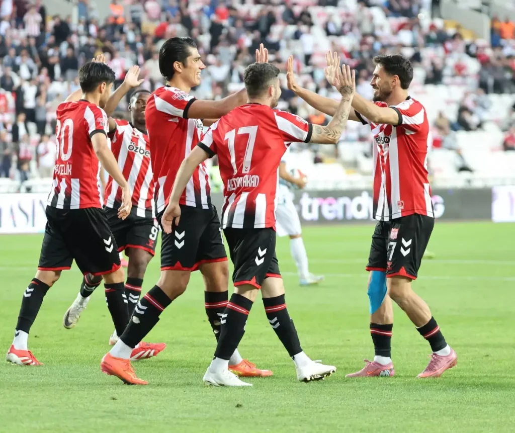 Sivasspor, Adana Demirspor’u 5-0 Yendi