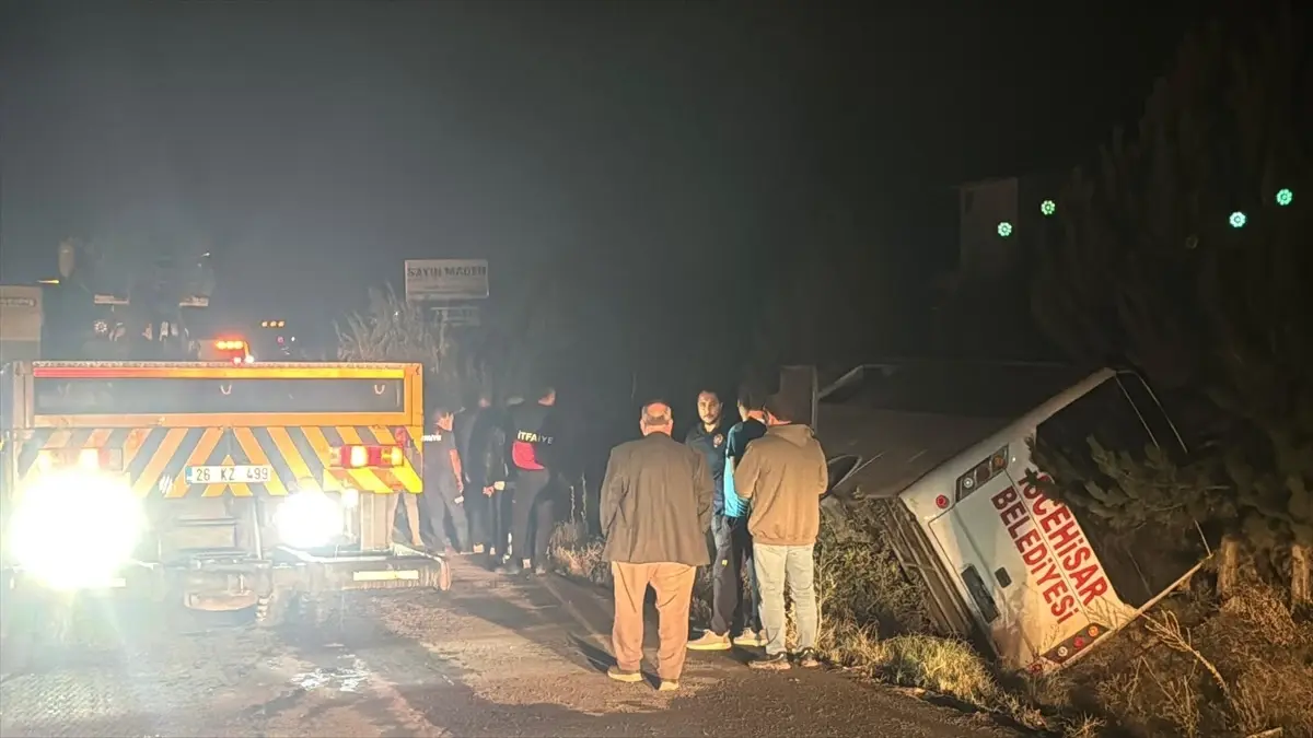 Afyonkarahisar’da Midibüs Kazası: 12 Kişi Yaralandı