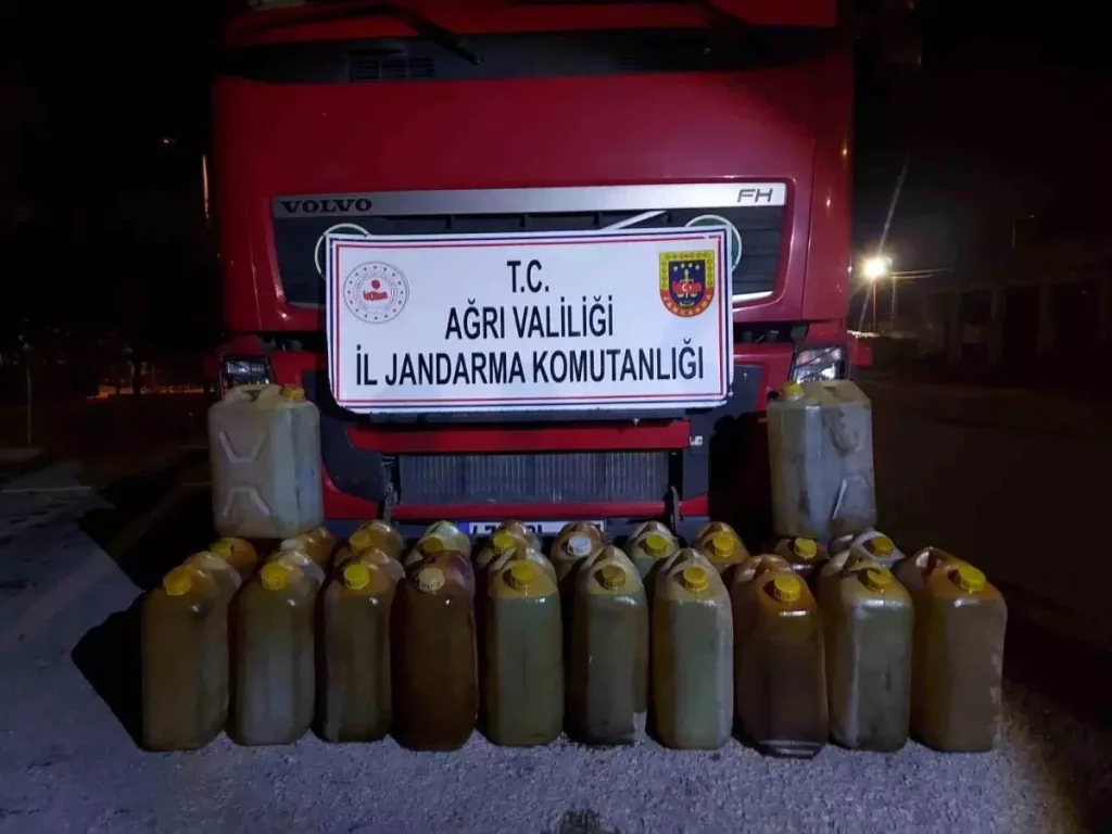 Ağrı’da Yol Kontrolünde Kaçak Akaryakıt ve Sigara Operasyonu