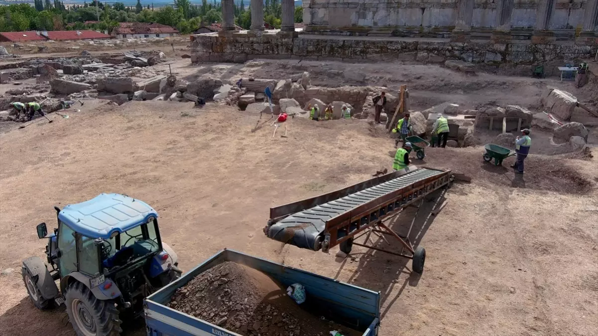 Kütahya’da Aizanoi Antik Kenti Kazı Çalışmaları