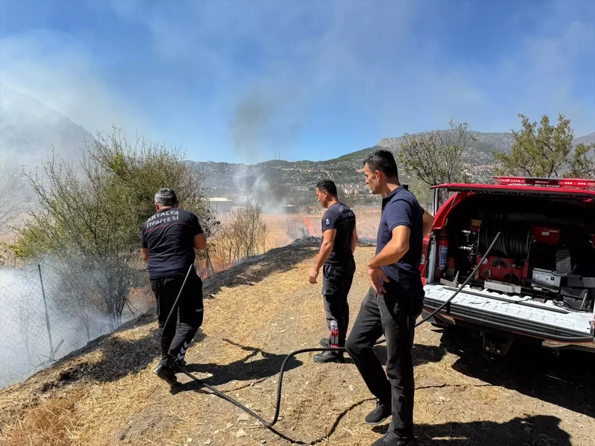 Antalya Akseki’de Otluk Alan Yangını Kontrol Altına Alındı