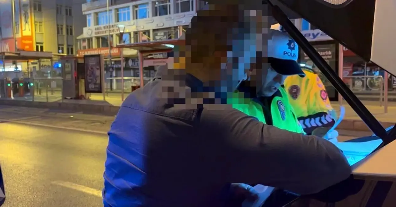 Ters Yönden Gelerek Servis Aracına Çarpan Alkollü Sürücü Yakalandı