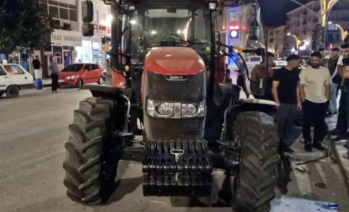Alkollü Traktör Sürücüsü 3 Aracı Tarumar Etti