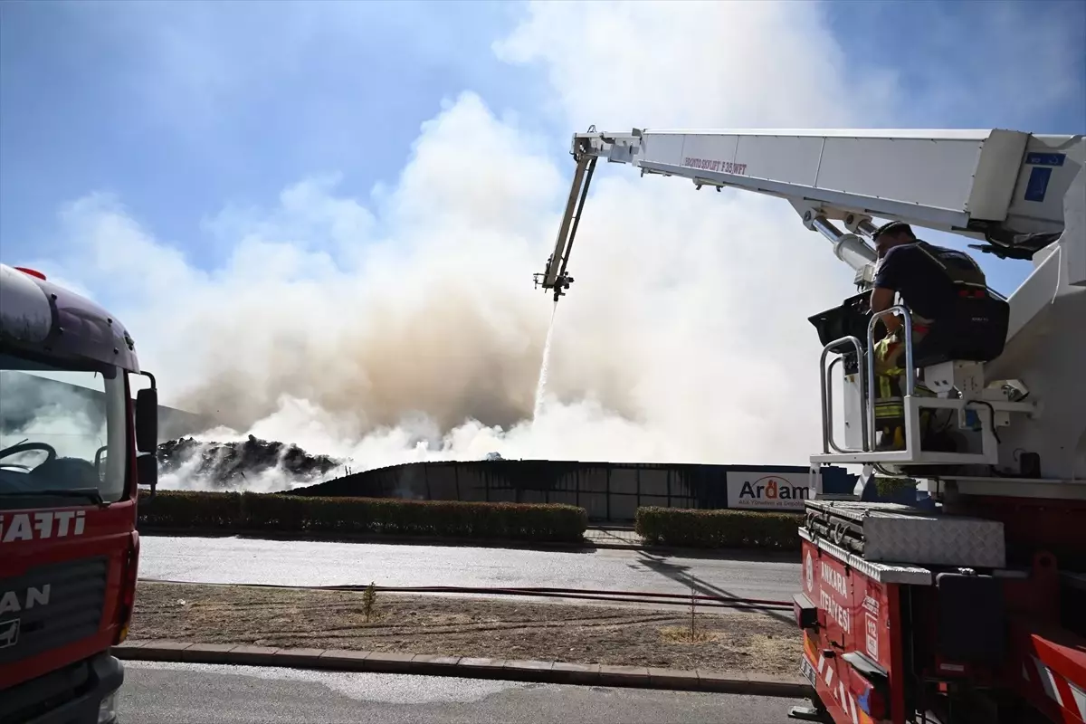 “Ankara’da Depolama Tesisi Çöplüğünde Yangın Kontrol Altına Alındı”