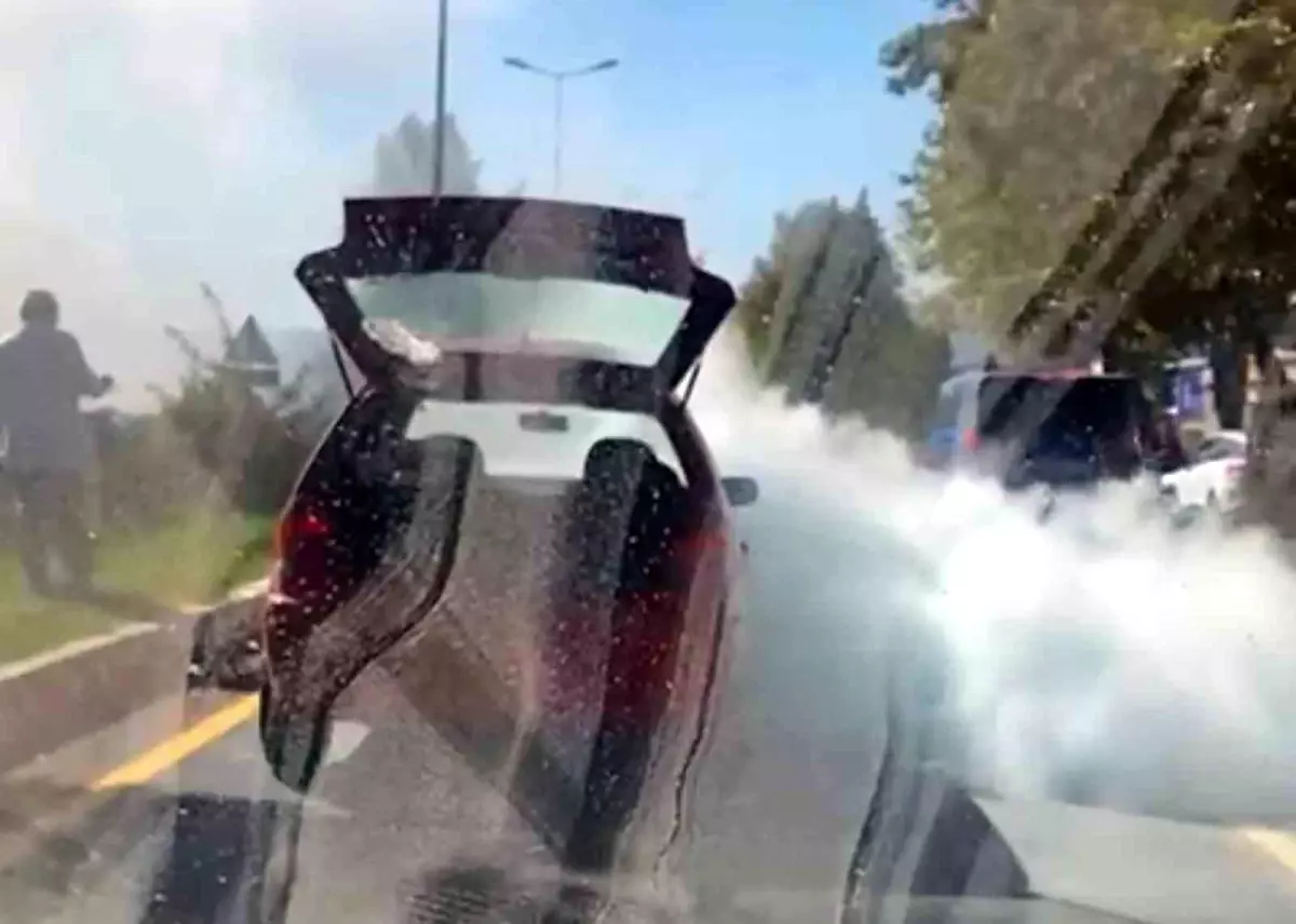 Araçtan Çıkan Dumanlar Panik Yarattı